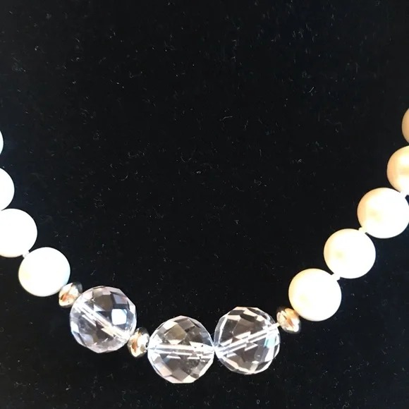 MACYS- AUTHENTIC MATCHED PEARLS, GOLD BEAD SPACERS AND FACETED CRYSTAL NECKLACE - Picture 4 of 16